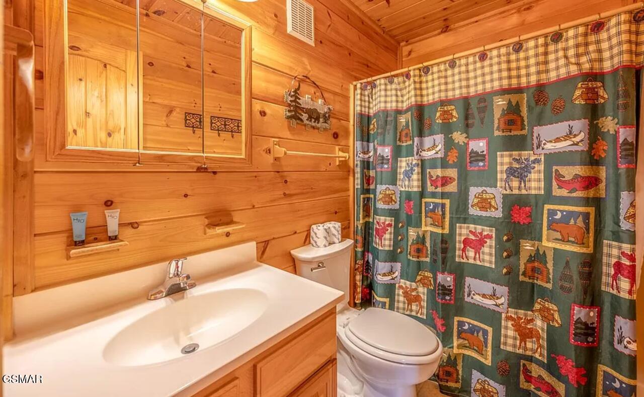 2062 Bird Ridge Road Sevierville TN 37876