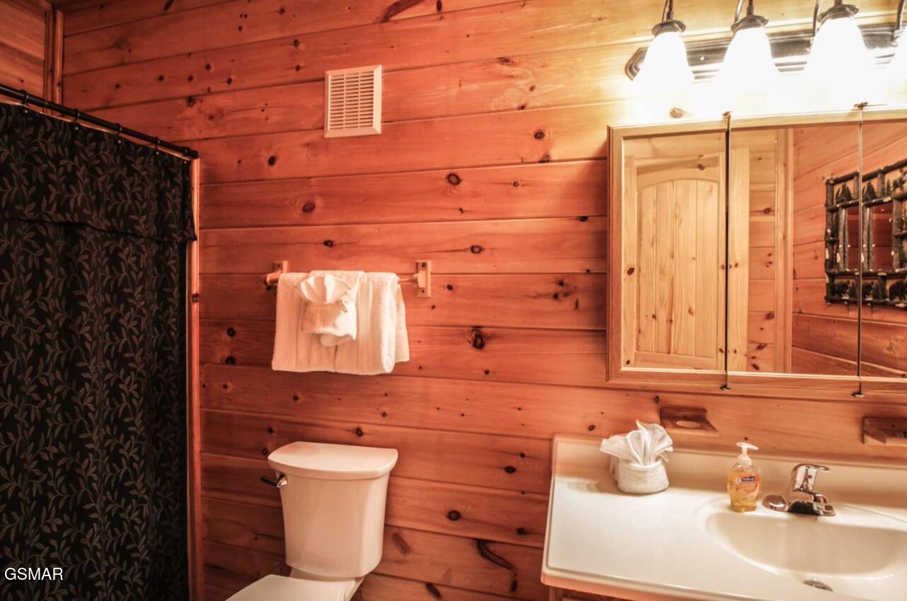 2062 Bird Ridge Road Sevierville TN 37876