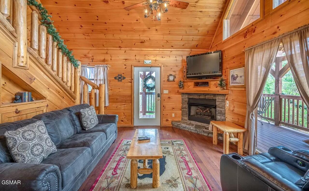 2062 Bird Ridge Road Sevierville TN 37876