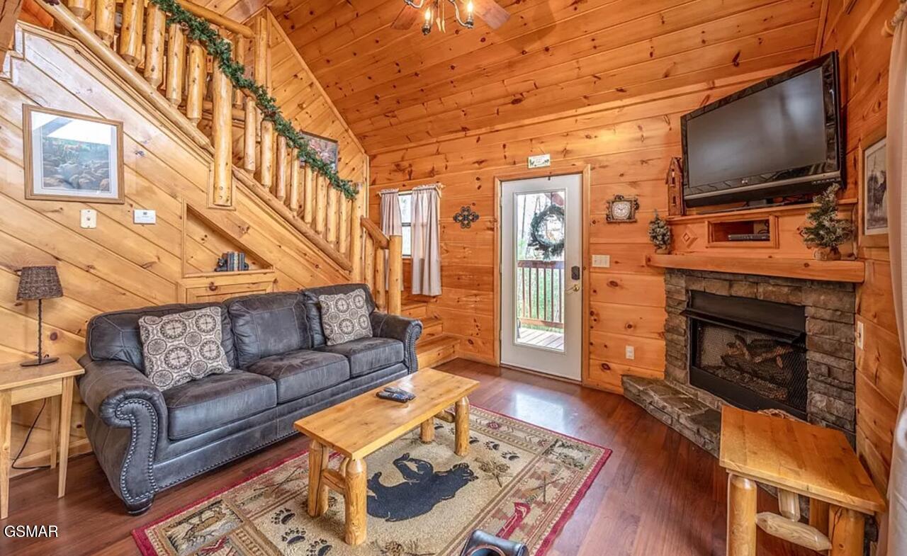 2062 Bird Ridge Road Sevierville TN 37876