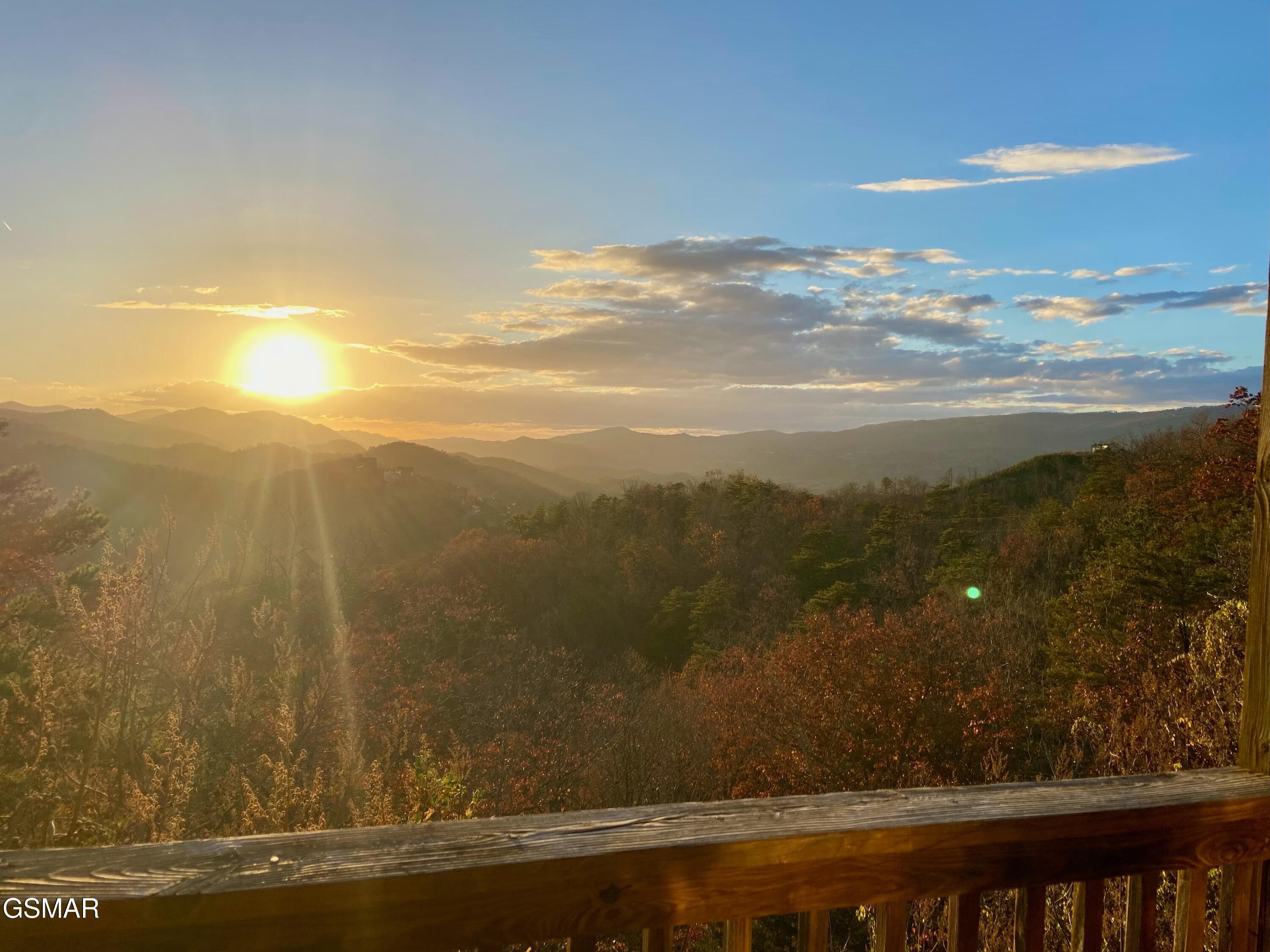 1058/1060 Pinecrest Way Sevierville TN 37862