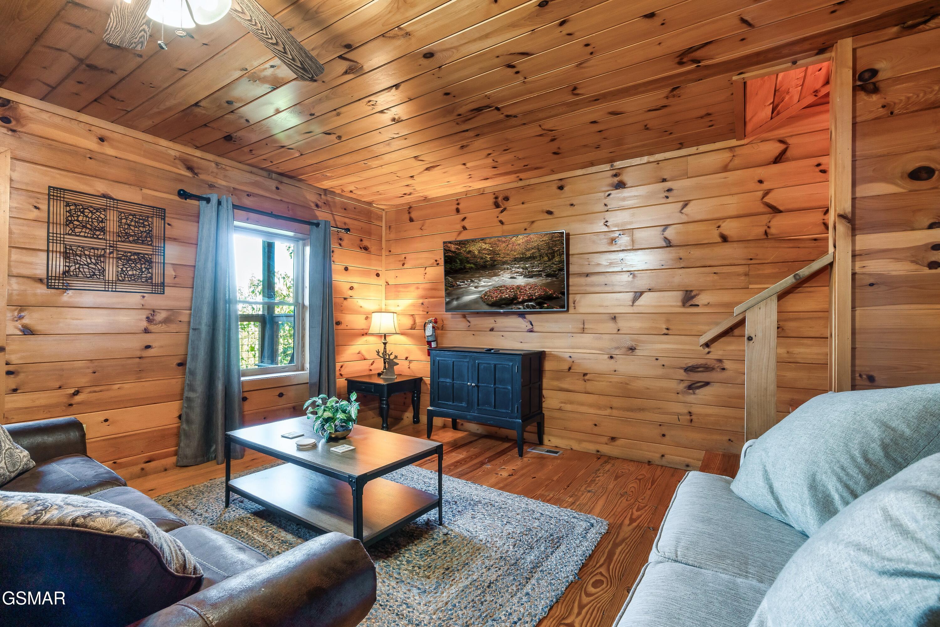 1058/1060 Pinecrest Way Sevierville TN 37862