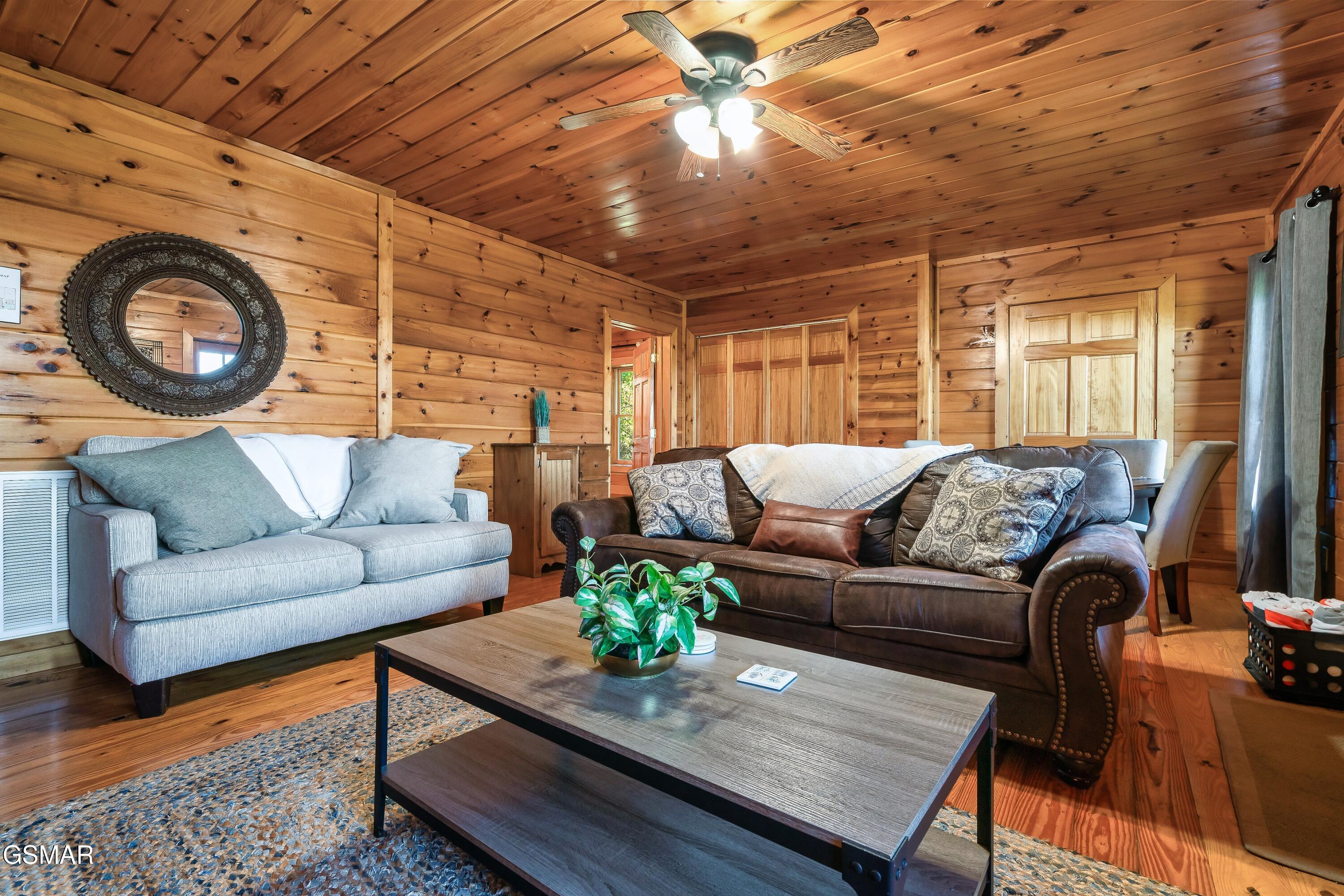 1058/1060 Pinecrest Way Sevierville TN 37862
