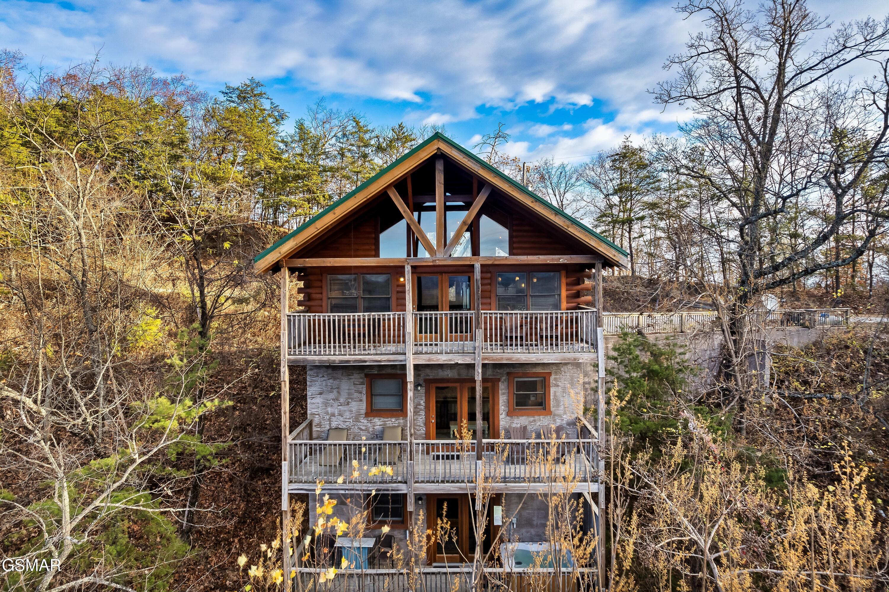 1058/1060 Pinecrest Way Sevierville TN 37862