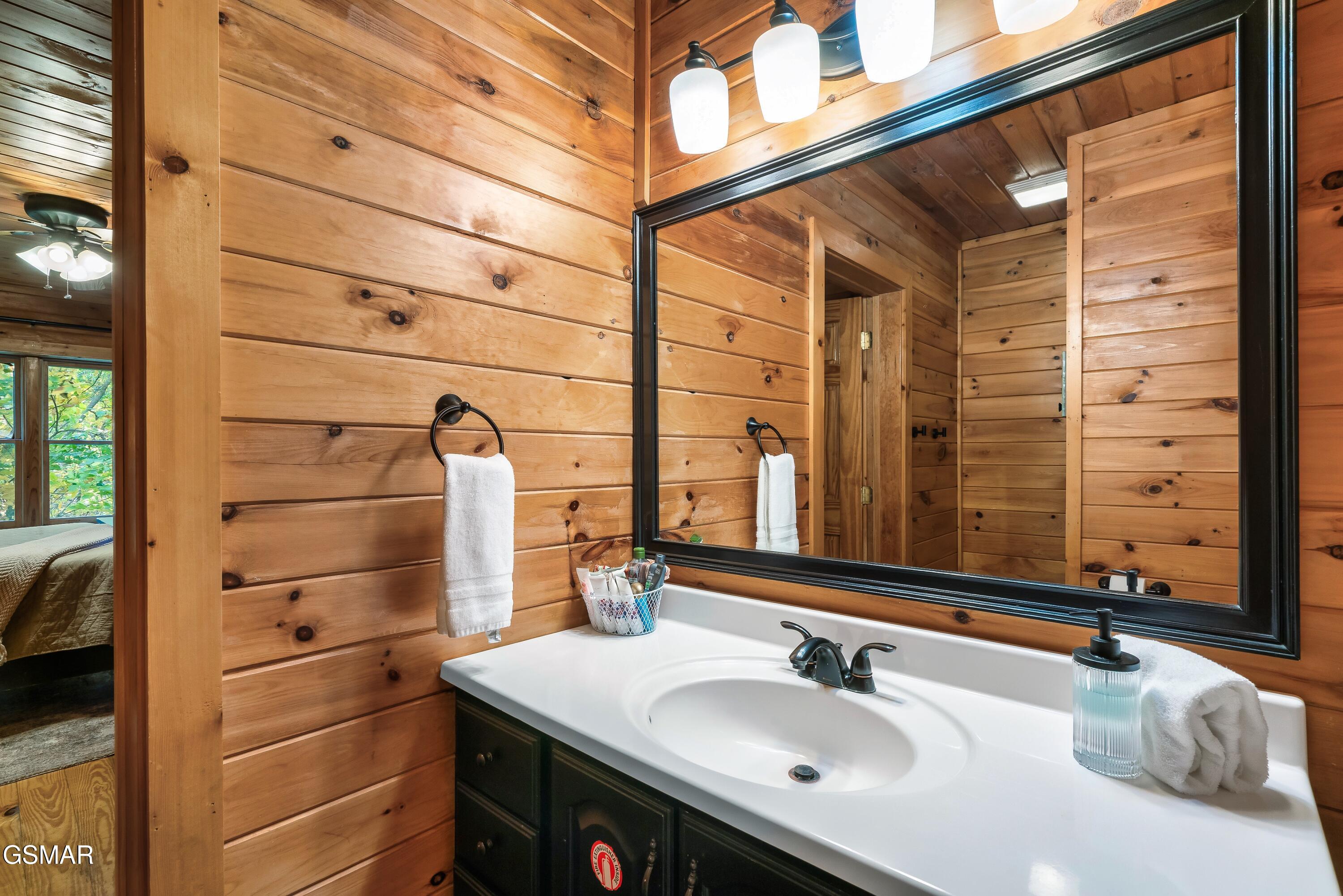 1058/1060 Pinecrest Way Sevierville TN 37862