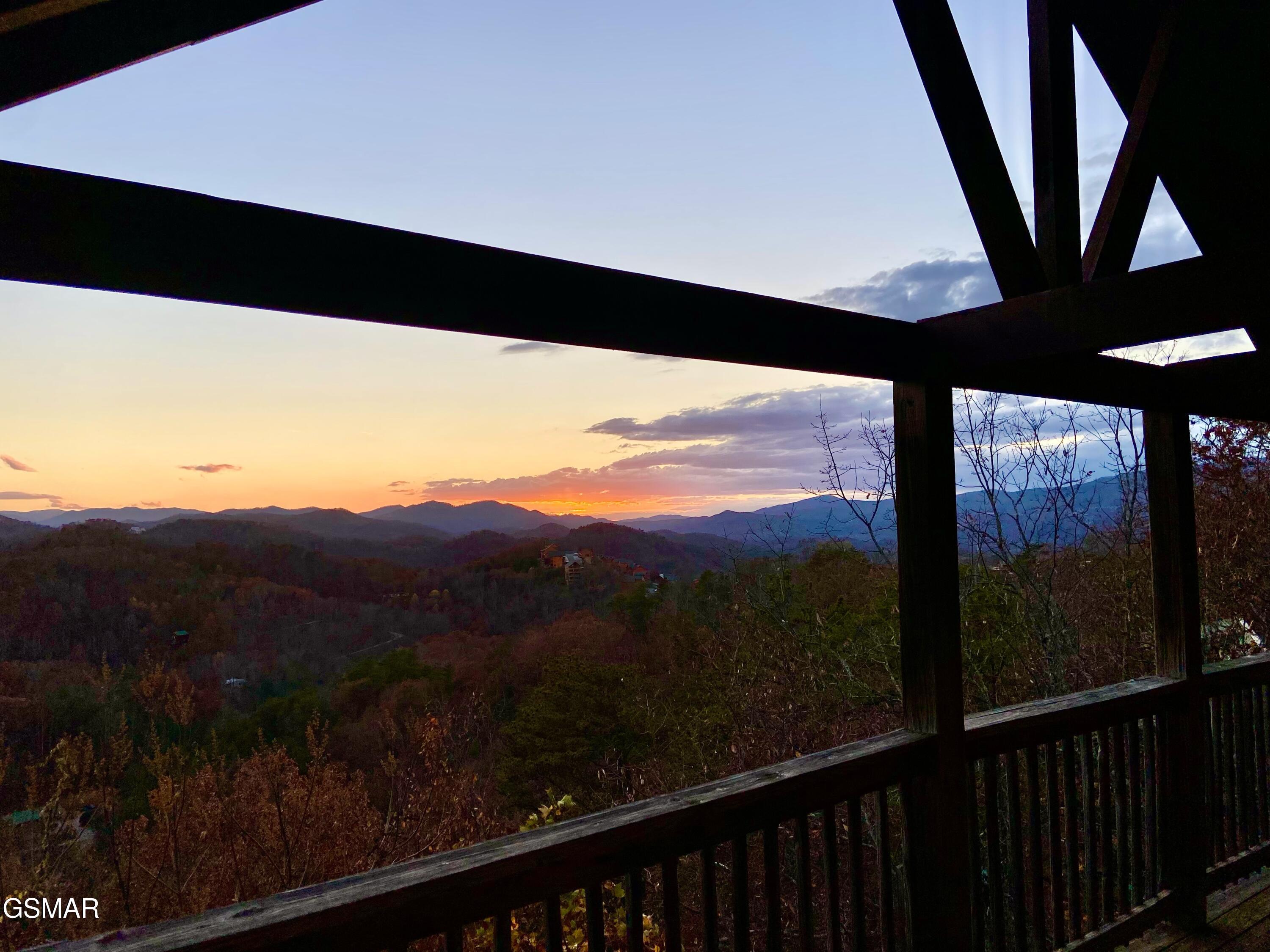 1058/1060 Pinecrest Way Sevierville TN 37862