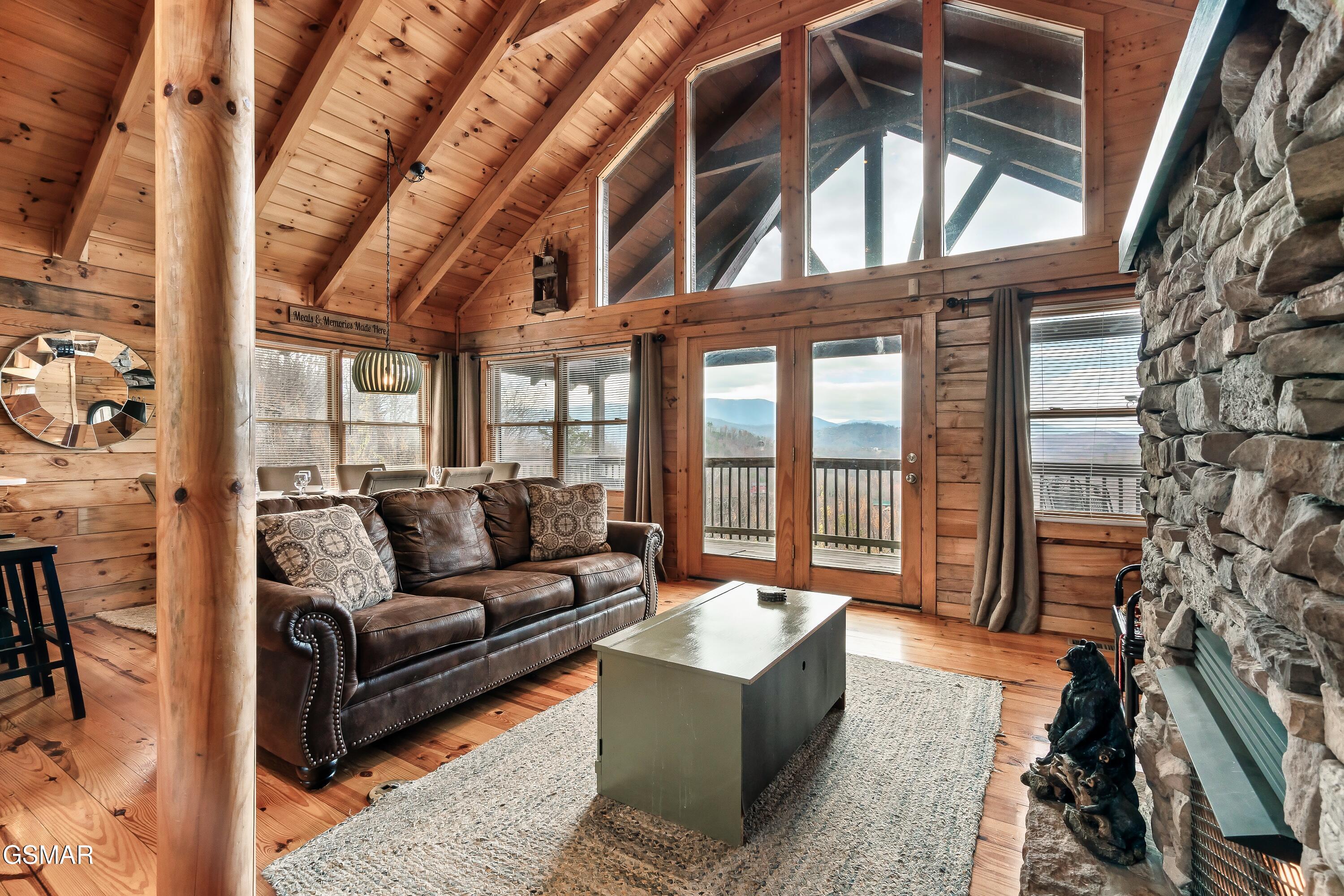 1058/1060 Pinecrest Way Sevierville TN 37862