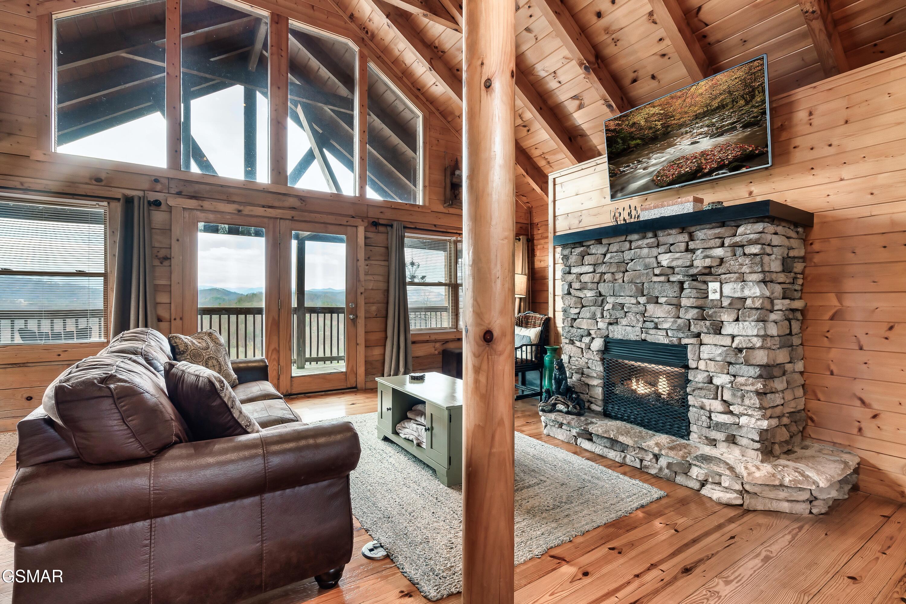 1058/1060 Pinecrest Way Sevierville TN 37862