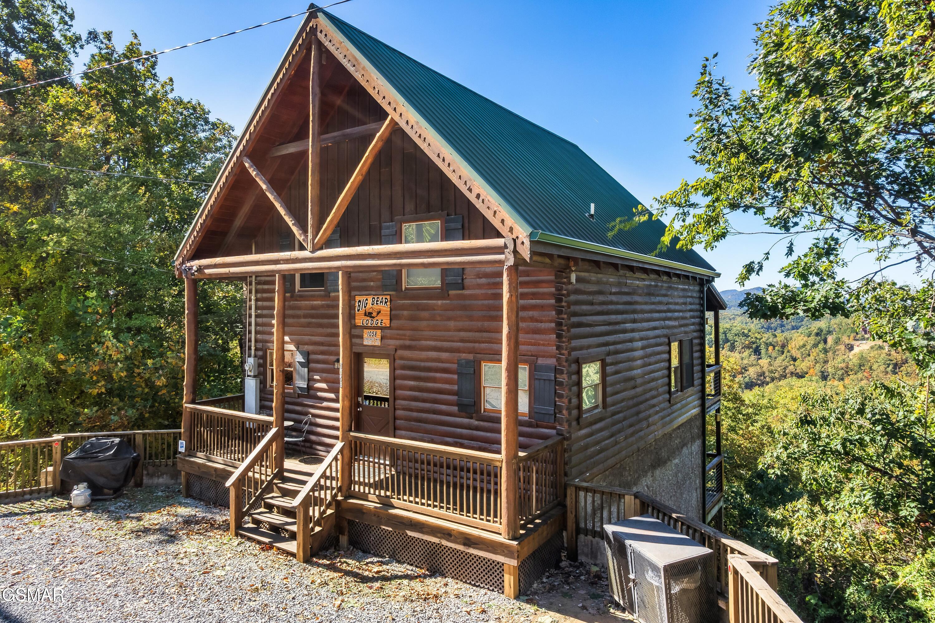 1058/1060 Pinecrest Way Sevierville TN 37862