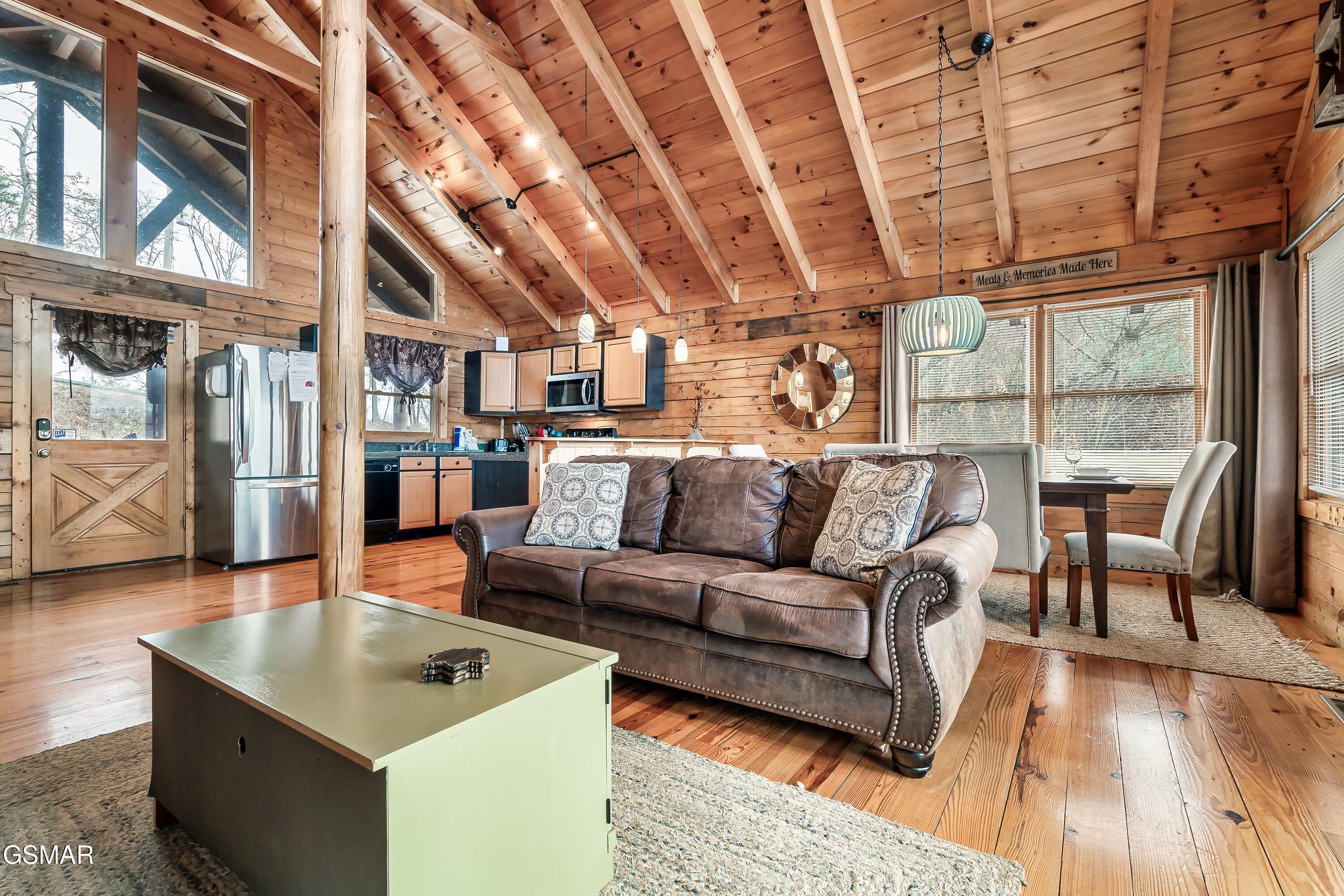 1058/1060 Pinecrest Way Sevierville TN 37862