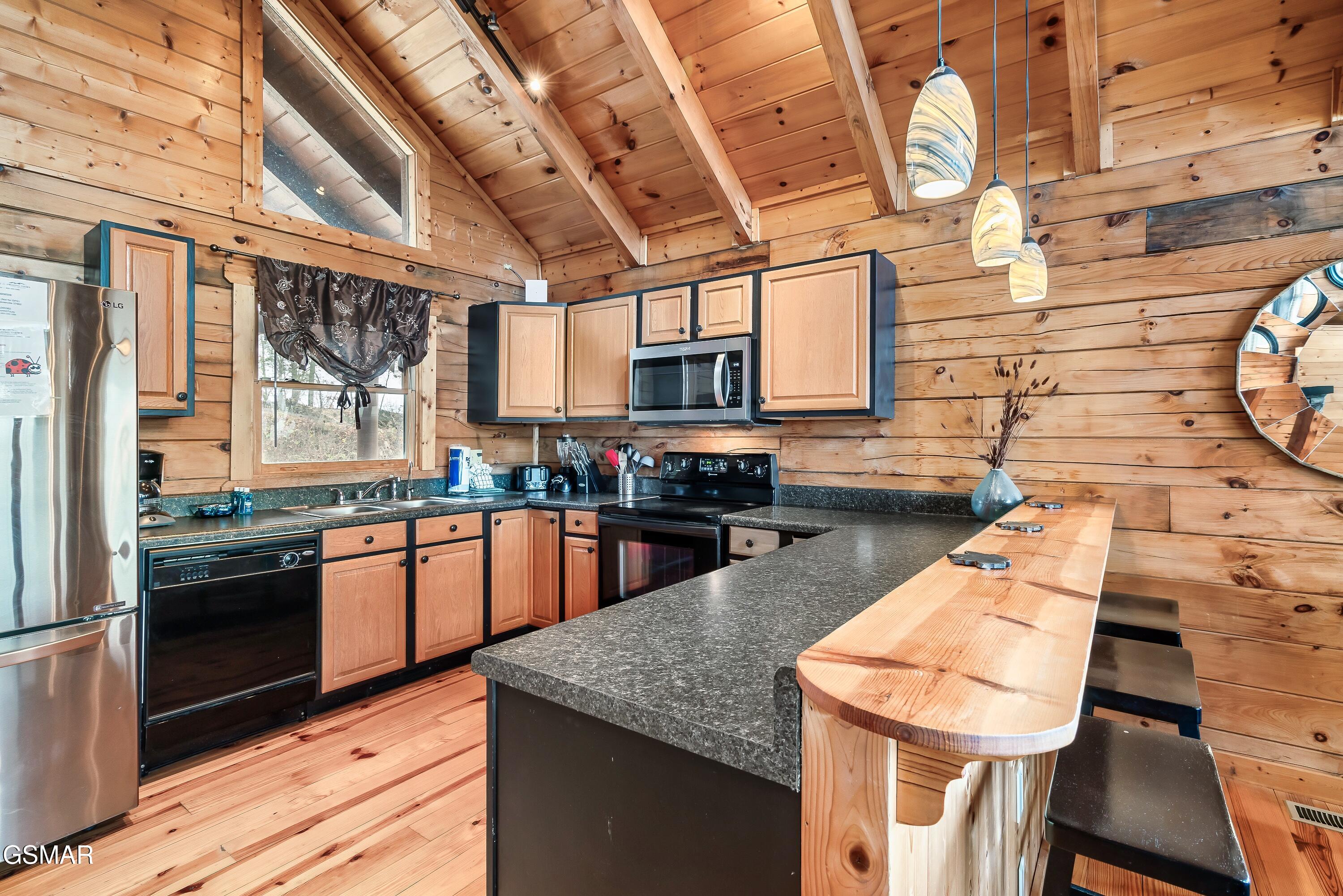 1058/1060 Pinecrest Way Sevierville TN 37862