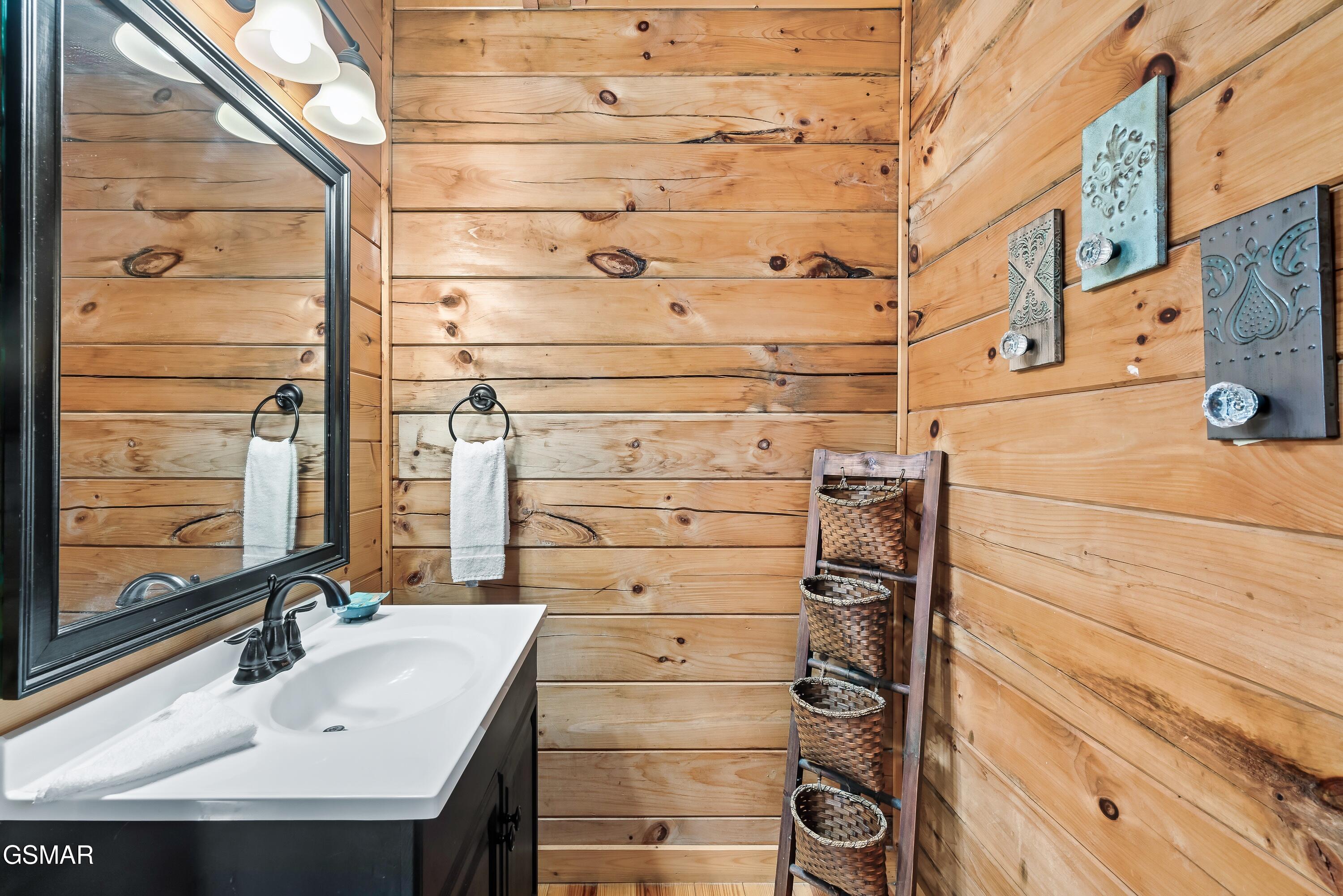 1058/1060 Pinecrest Way Sevierville TN 37862