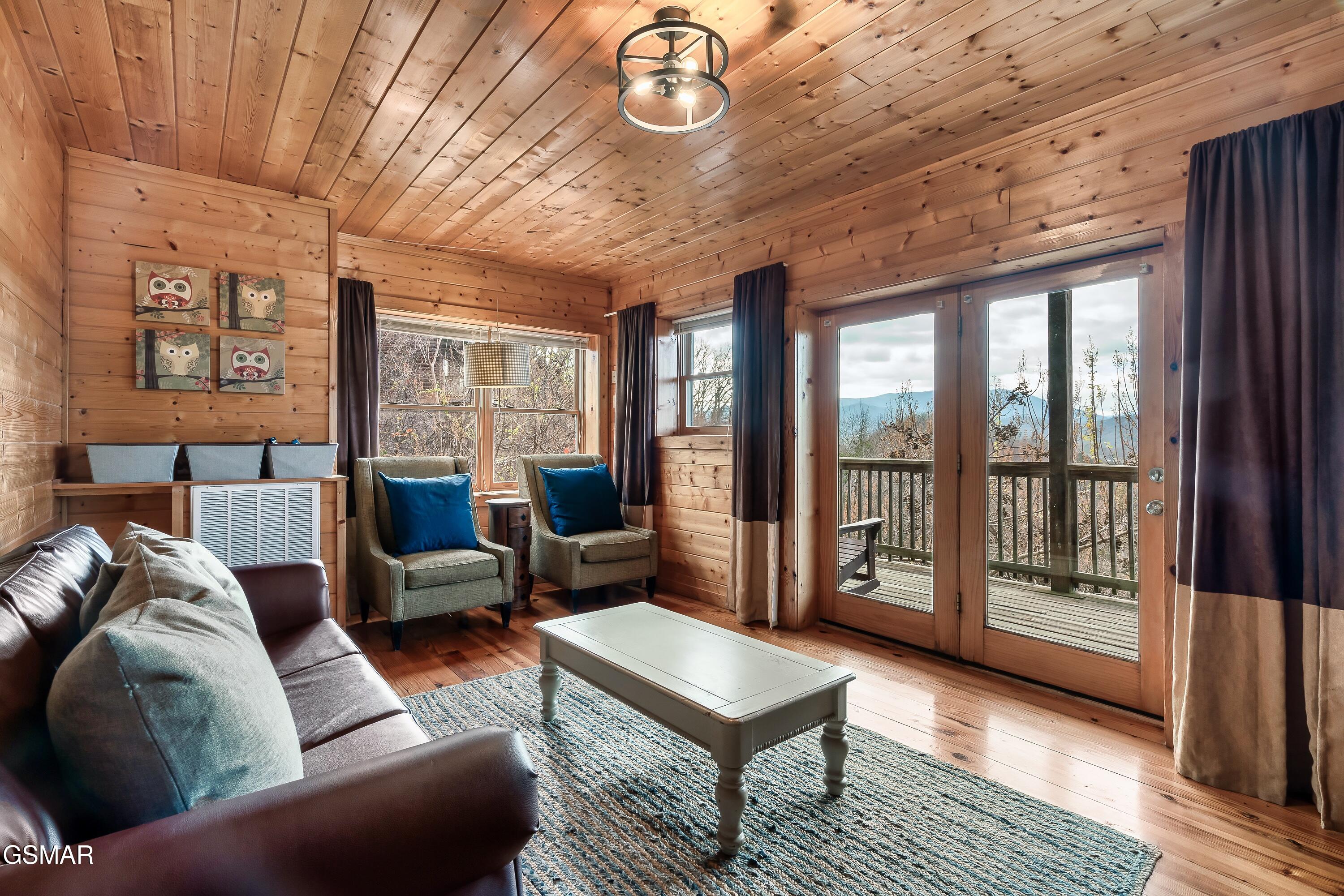 1058/1060 Pinecrest Way Sevierville TN 37862