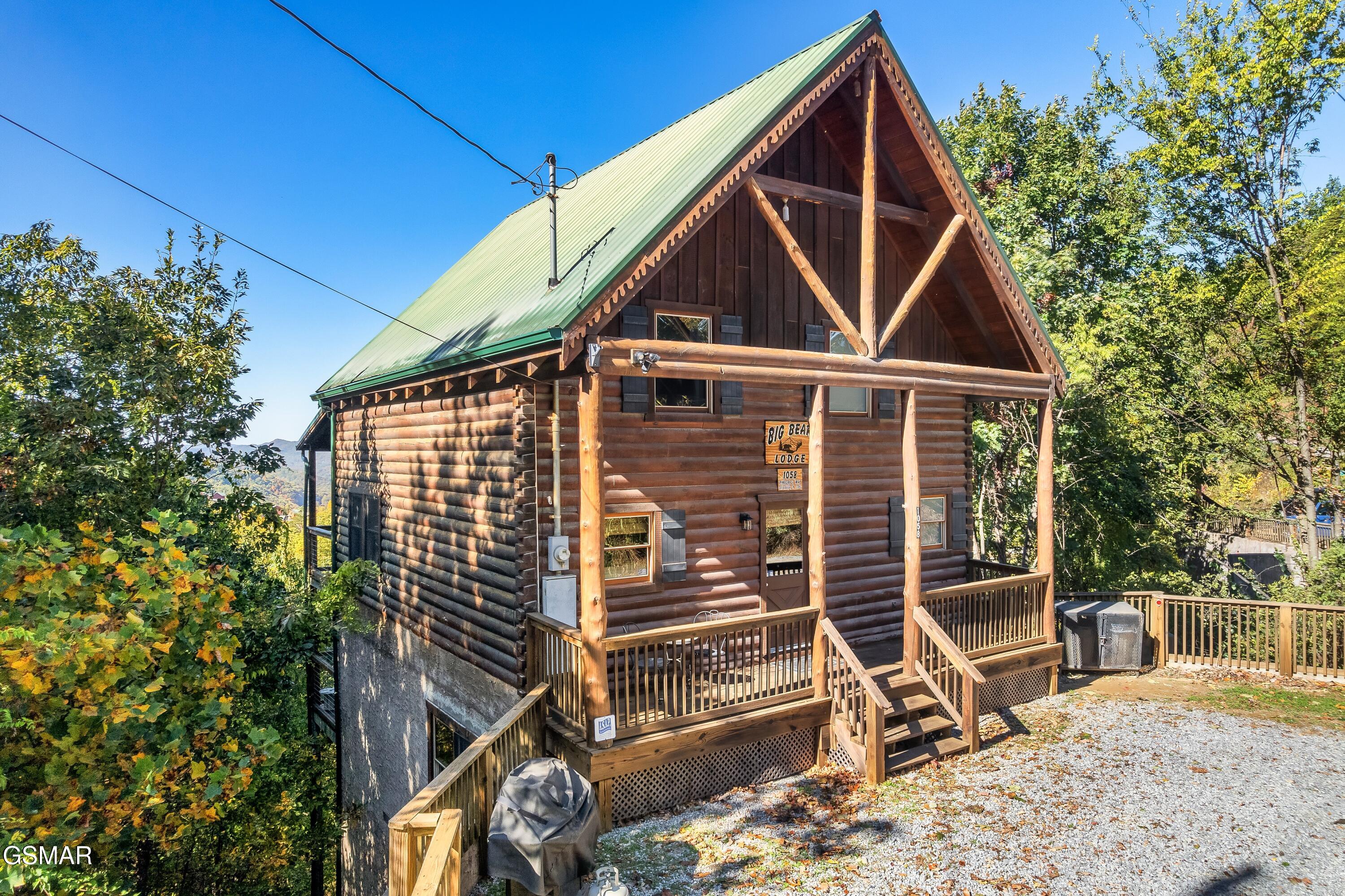 1058/1060 Pinecrest Way Sevierville TN 37862
