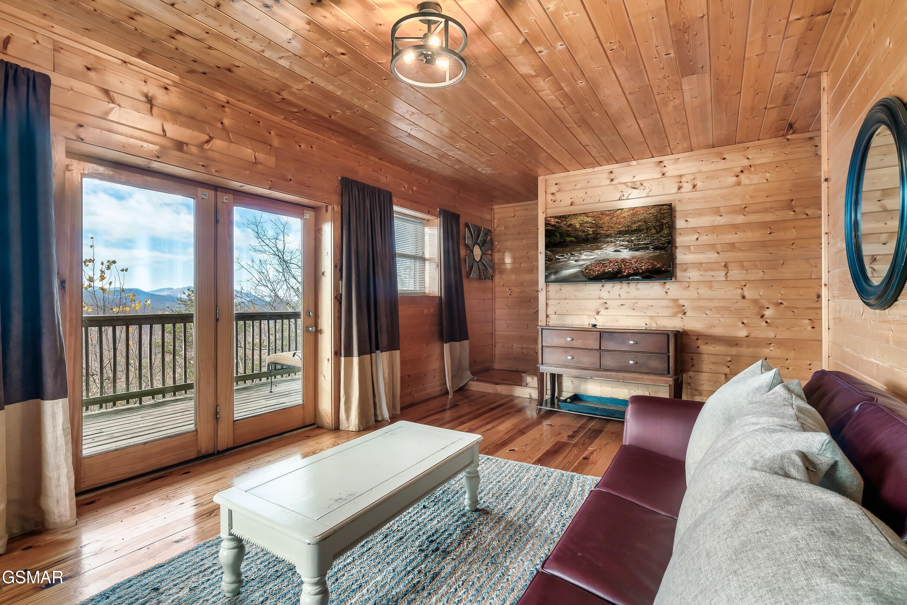 1058/1060 Pinecrest Way Sevierville TN 37862