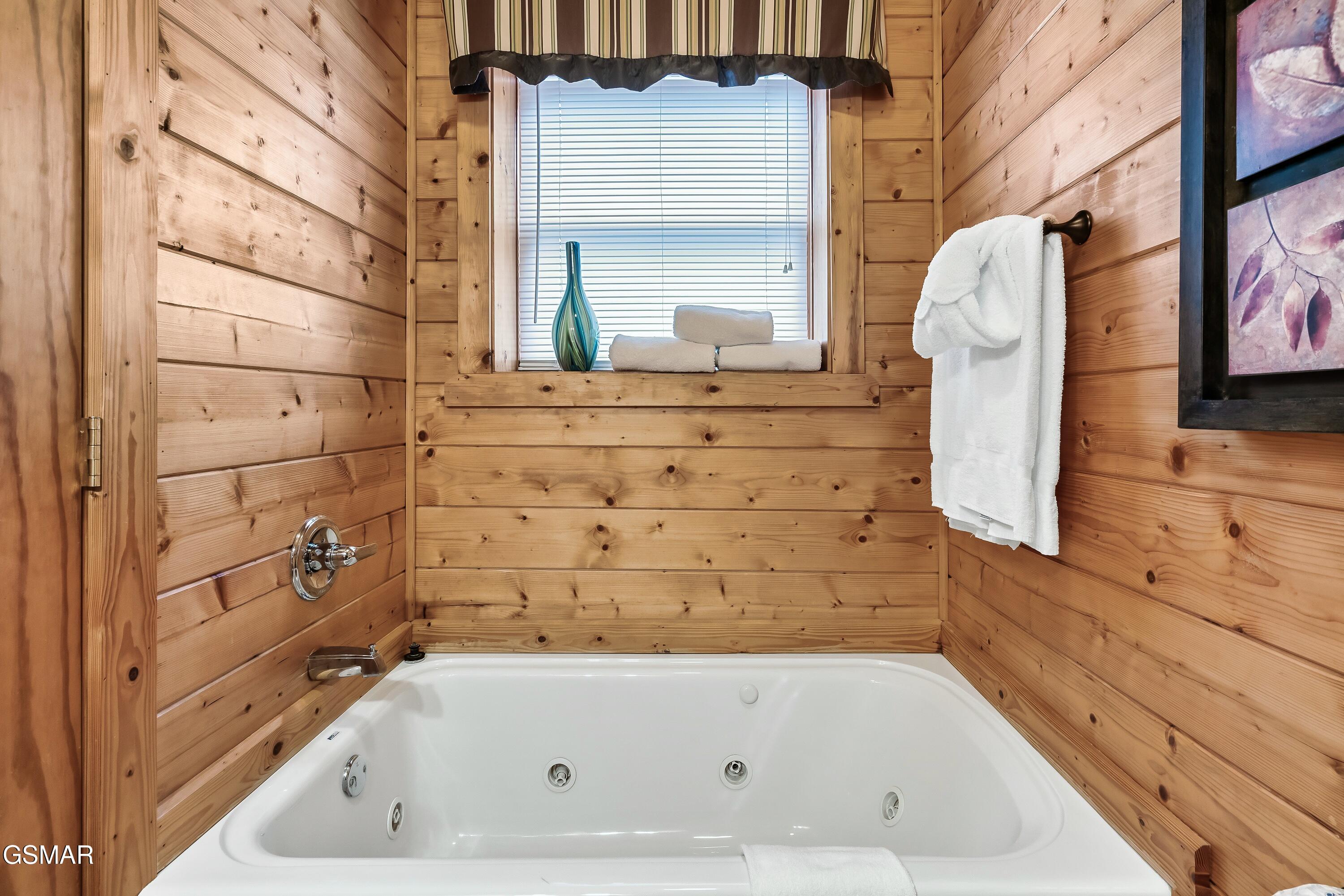 1058/1060 Pinecrest Way Sevierville TN 37862