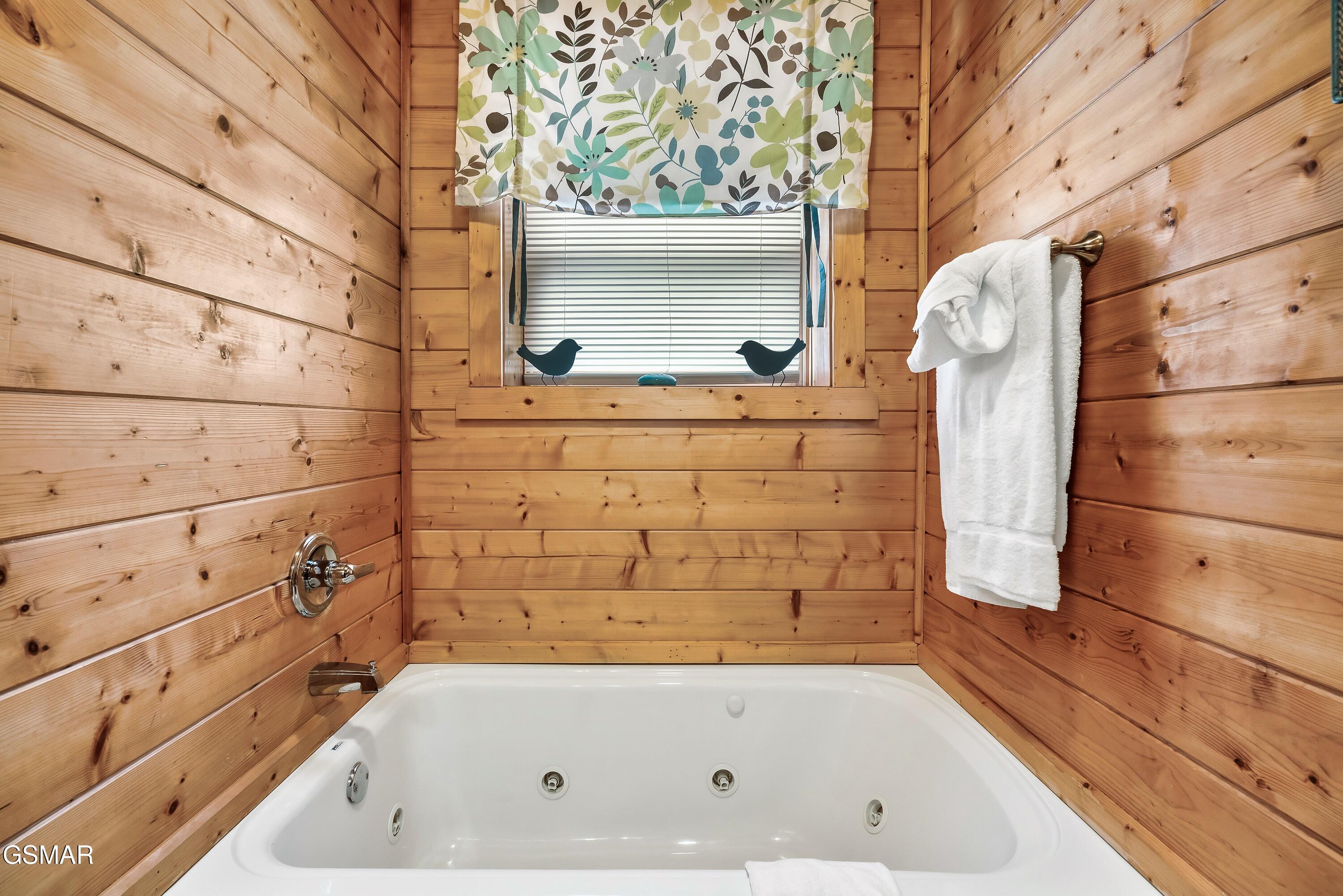 1058/1060 Pinecrest Way Sevierville TN 37862