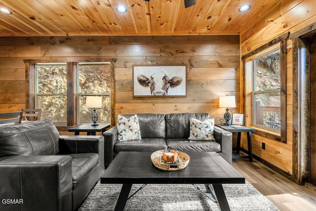 2382 Headrick Lead Sevierville TN 37862