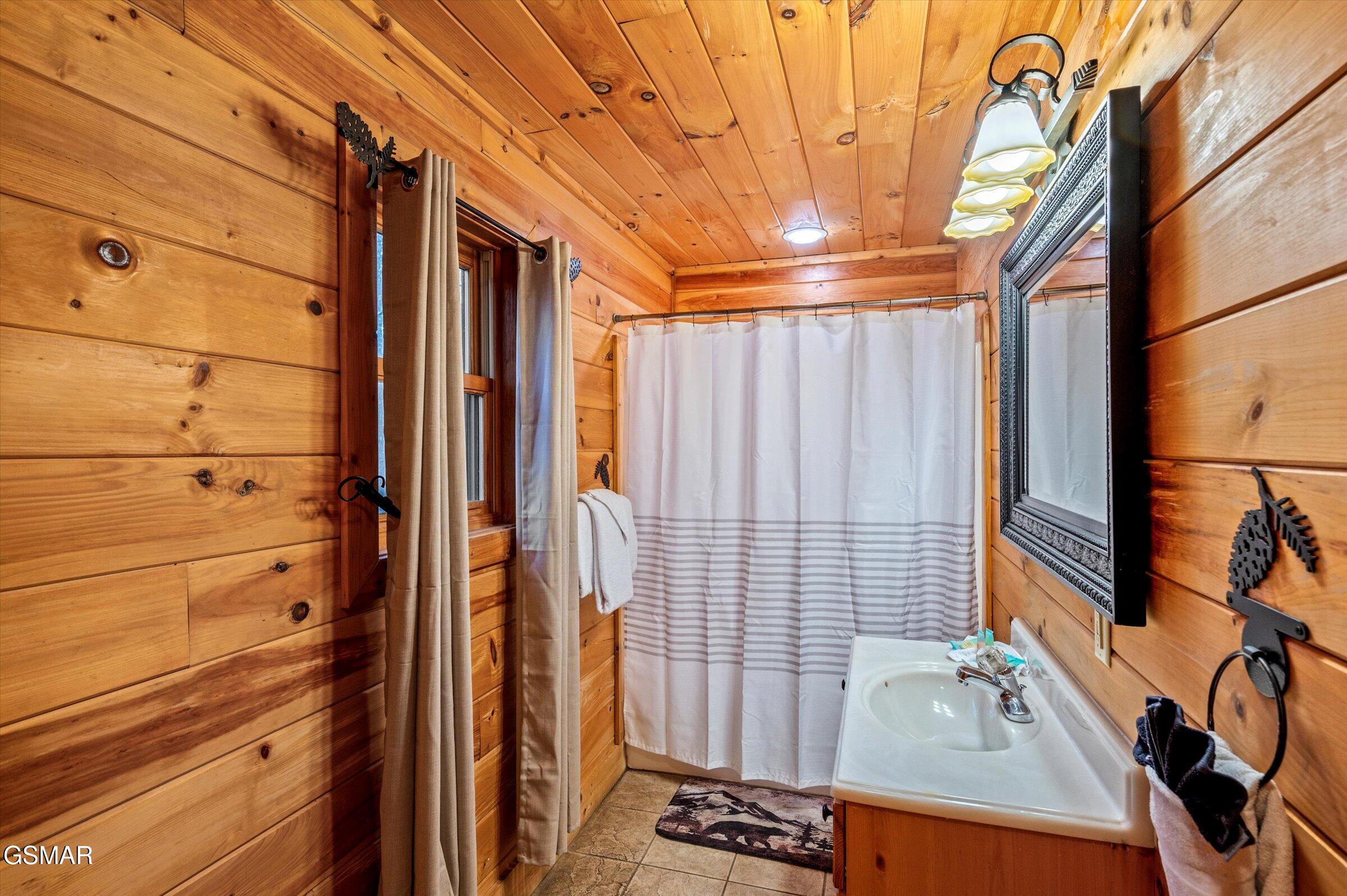 2828 Ridge Creek Circle Sevierville TN 37876