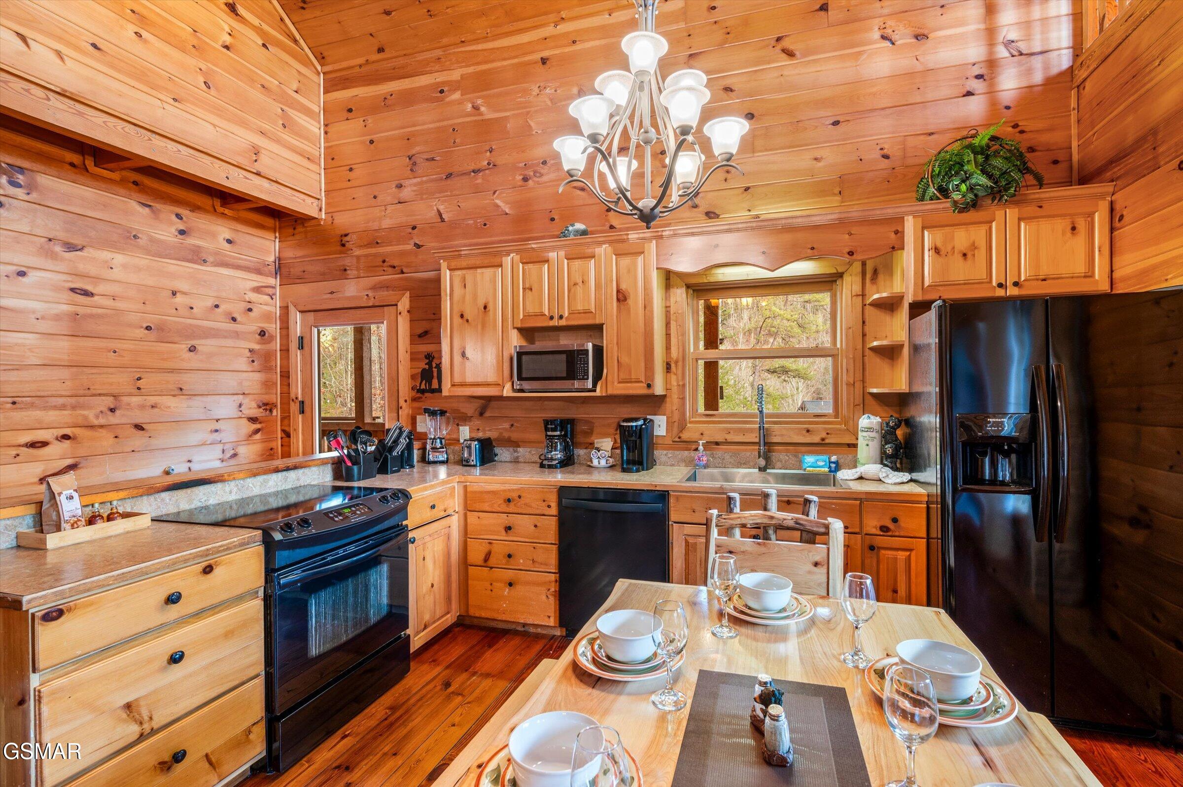 2828 Ridge Creek Circle Sevierville TN 37876