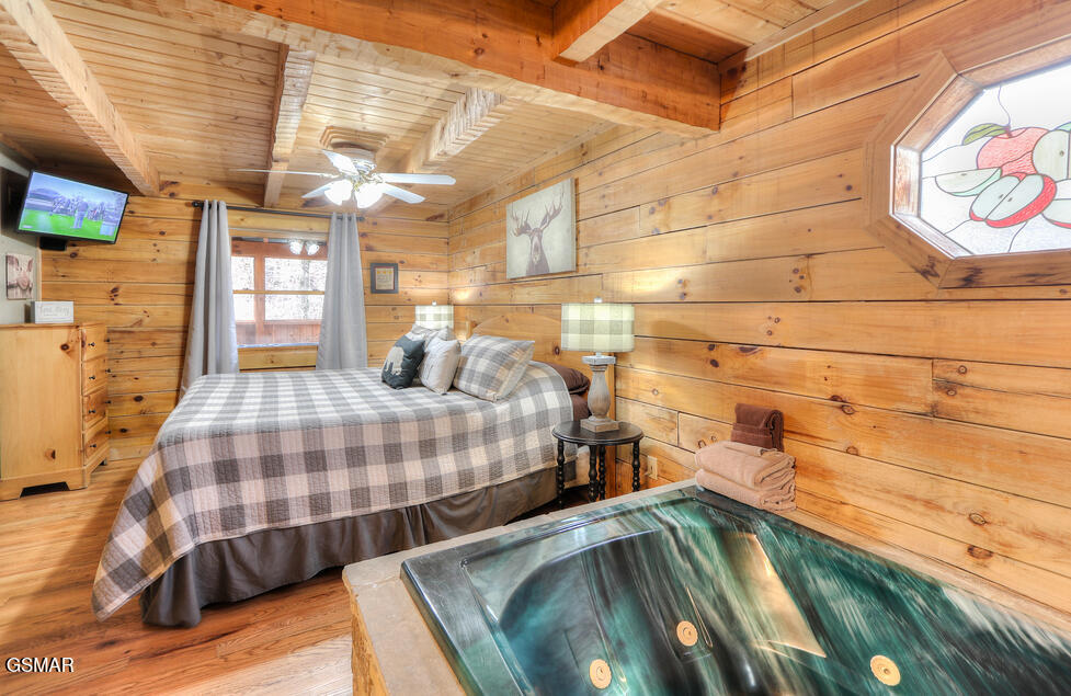 2040 Whispering Pines Way Sevierville TN 37876