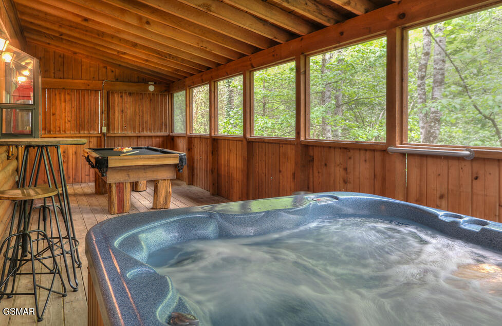 2040 Whispering Pines Way Sevierville TN 37876