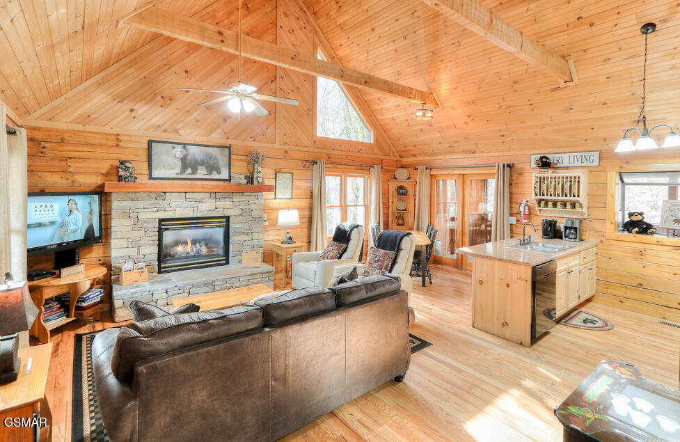 2040 Whispering Pines Way Sevierville TN 37876