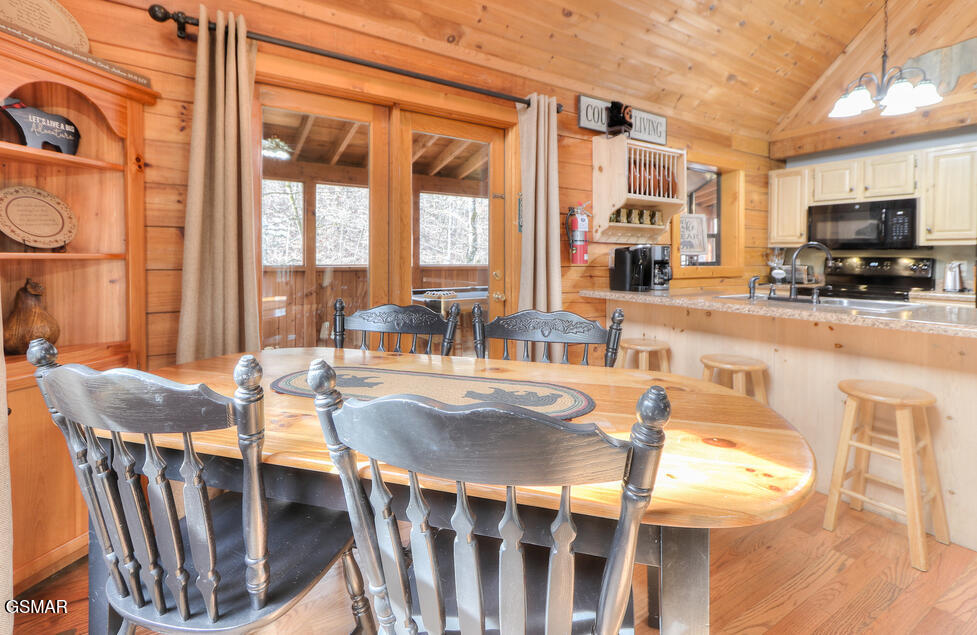 2040 Whispering Pines Way Sevierville TN 37876