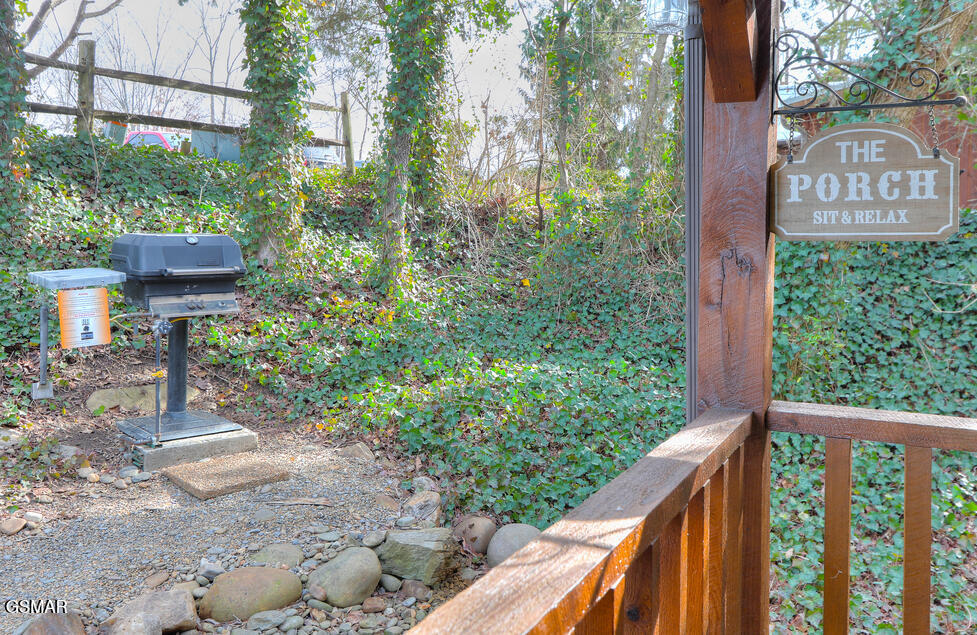 2040 Whispering Pines Way Sevierville TN 37876