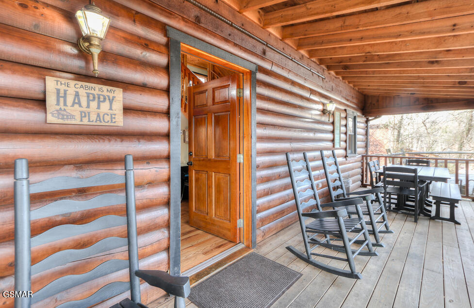 2040 Whispering Pines Way Sevierville TN 37876