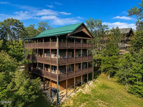 2016 Oakmont Drive Sevierville TN 37876