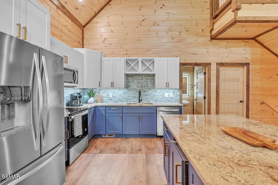 727 Nighthawk Way Pigeon Forge TN 37863