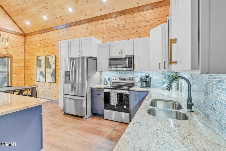 727 Nighthawk Way Pigeon Forge TN 37863