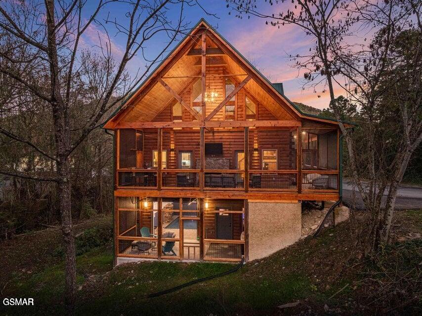 727 Nighthawk Way Pigeon Forge TN 37863