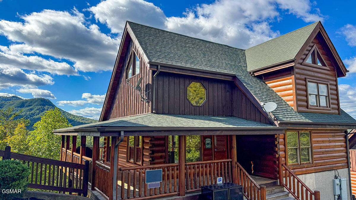 1352 Timberwolf Way Sevierville TN 37876