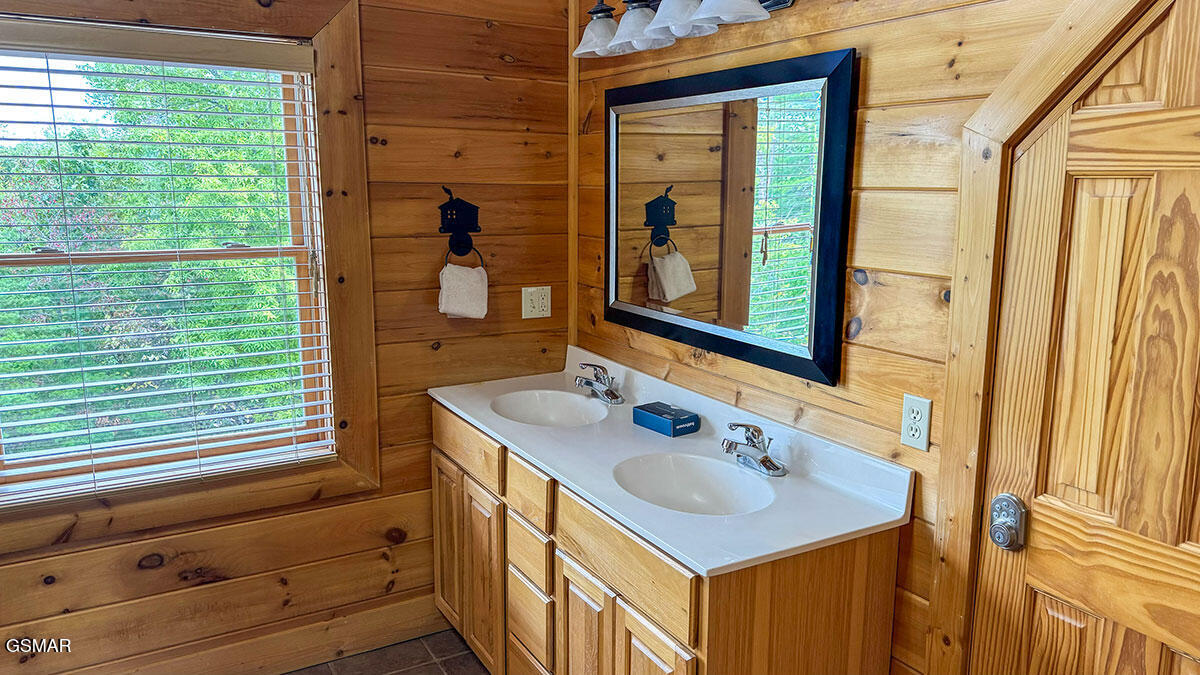 1352 Timberwolf Way Sevierville TN 37876