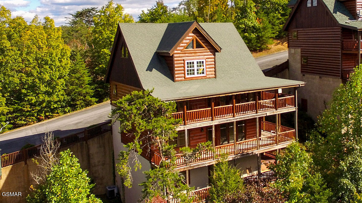 1352 Timberwolf Way Sevierville TN 37876