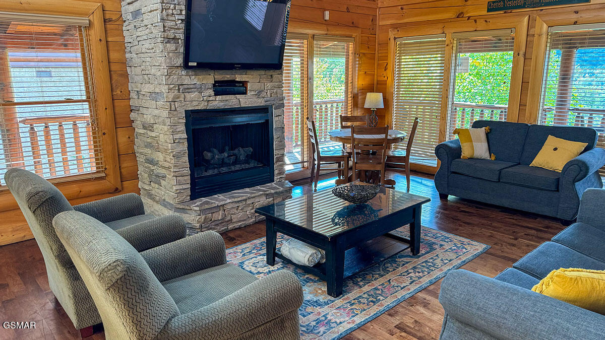 1352 Timberwolf Way Sevierville TN 37876