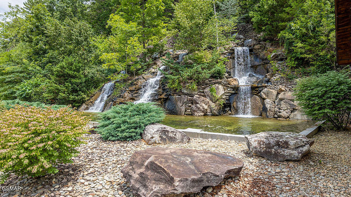 1352 Timberwolf Way Sevierville TN 37876