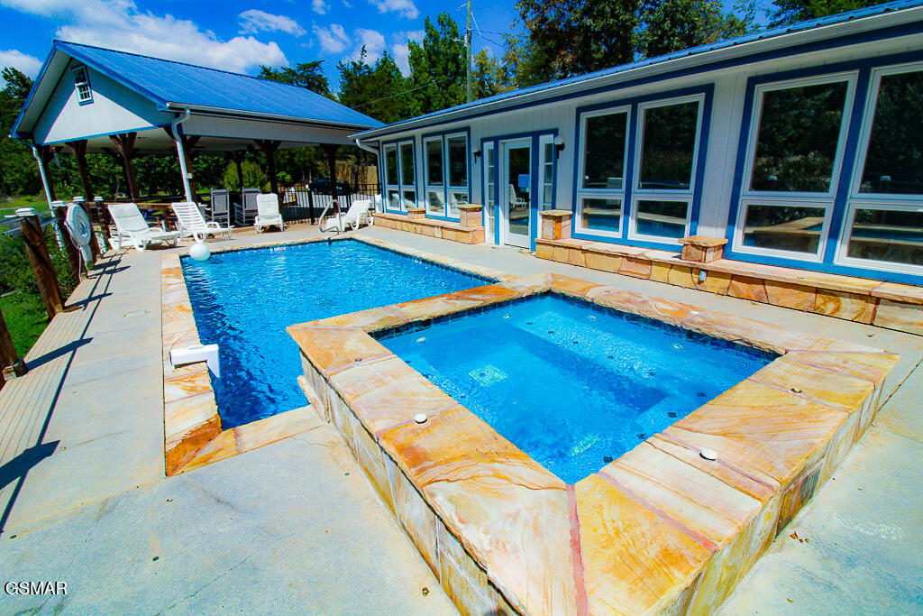 898 Lake View Loop Sevierville TN 37876