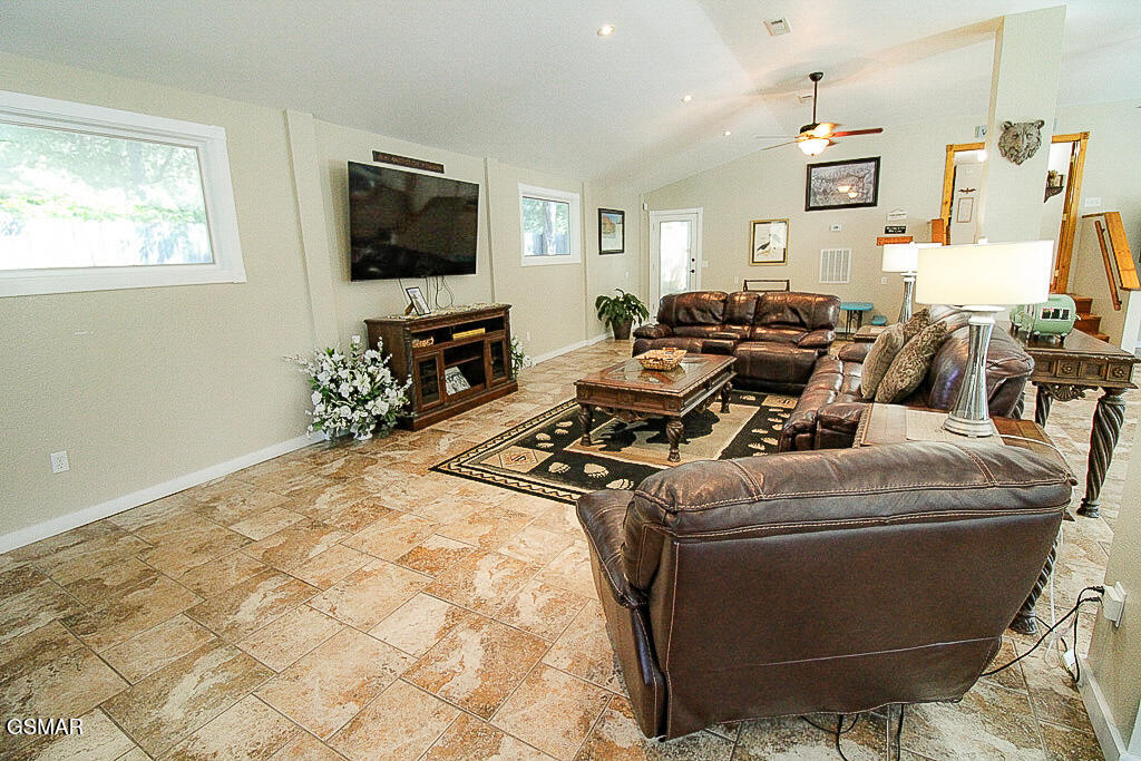 898 Lake View Loop Sevierville TN 37876