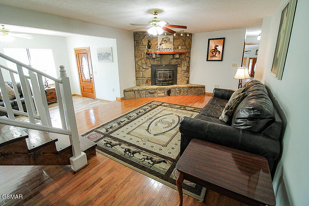 898 Lake View Loop Sevierville TN 37876