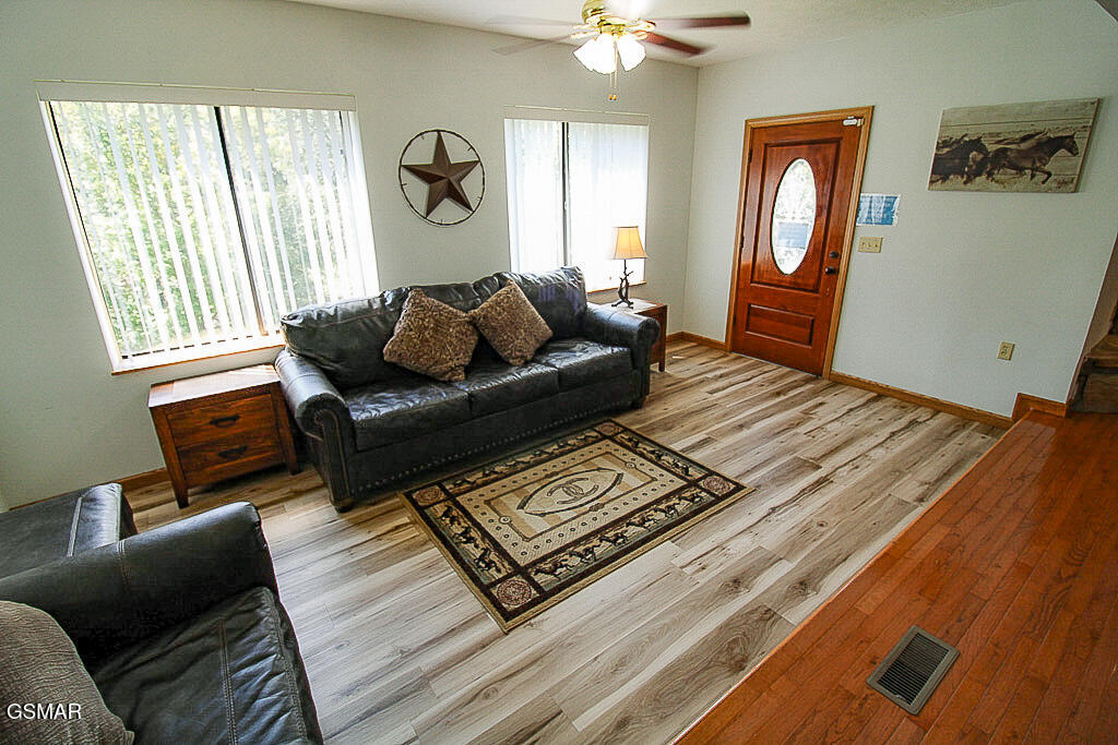 898 Lake View Loop Sevierville TN 37876