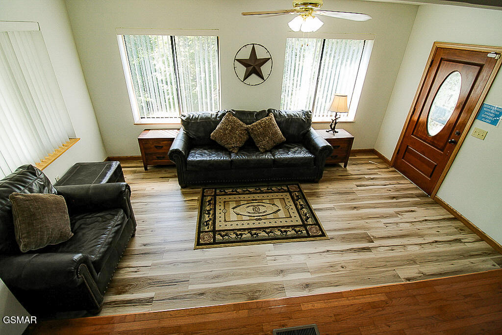 898 Lake View Loop Sevierville TN 37876