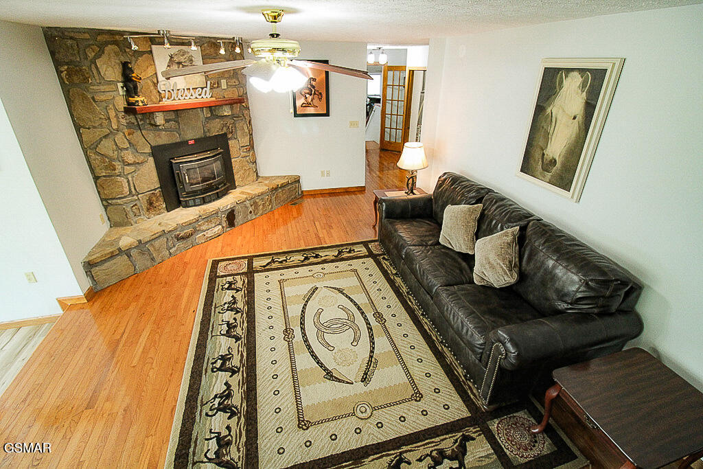 898 Lake View Loop Sevierville TN 37876