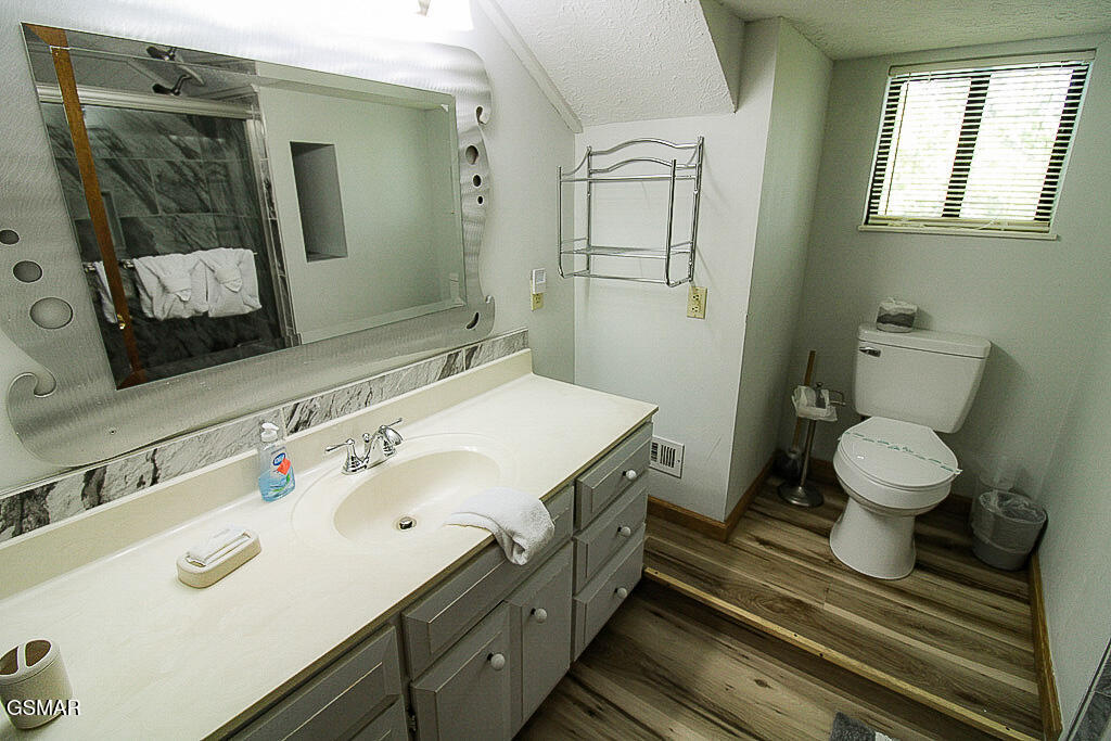 898 Lake View Loop Sevierville TN 37876