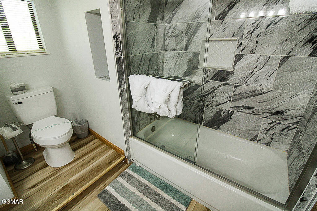 898 Lake View Loop Sevierville TN 37876