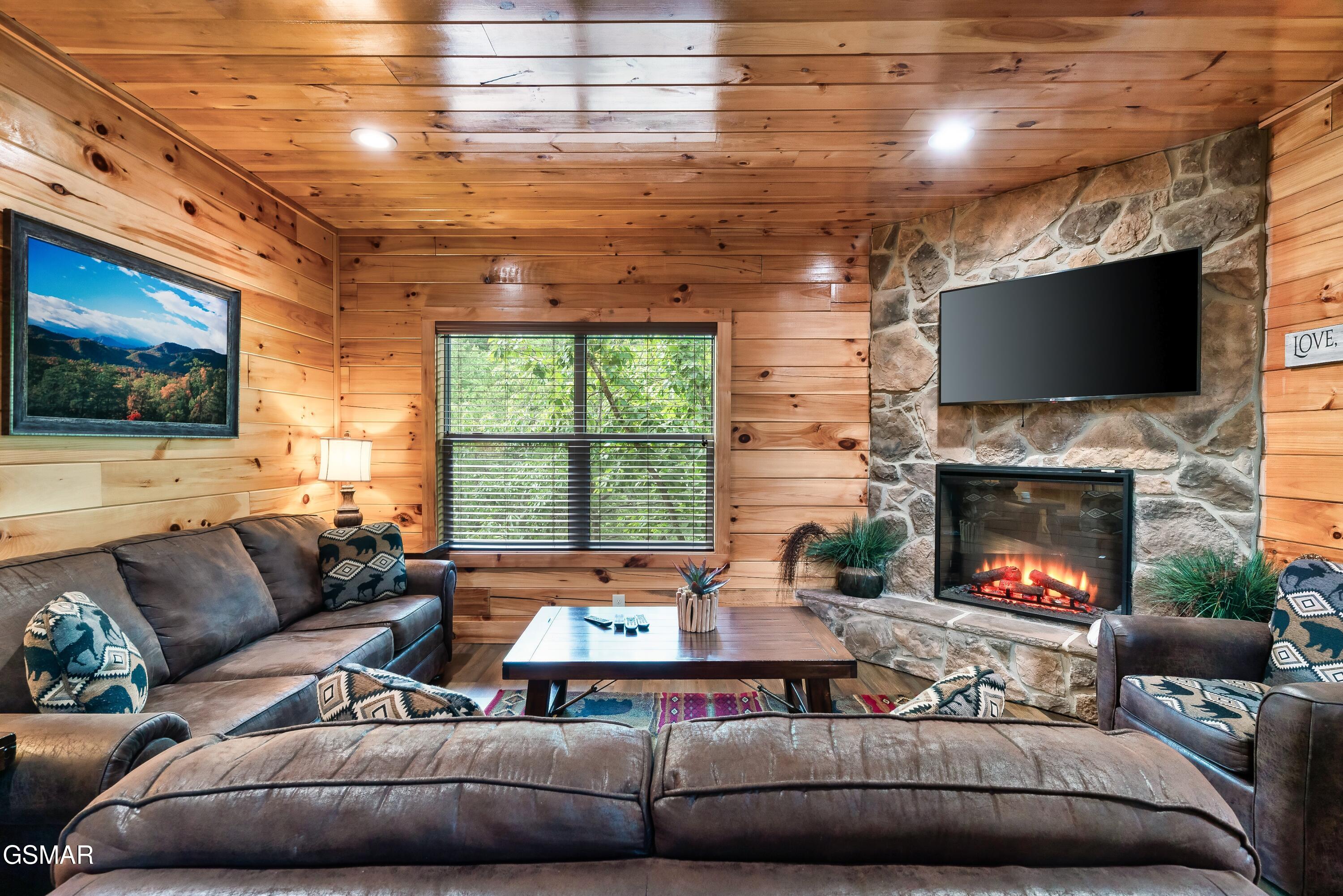 2180 Bear Haven Way Sevierville TN 37862