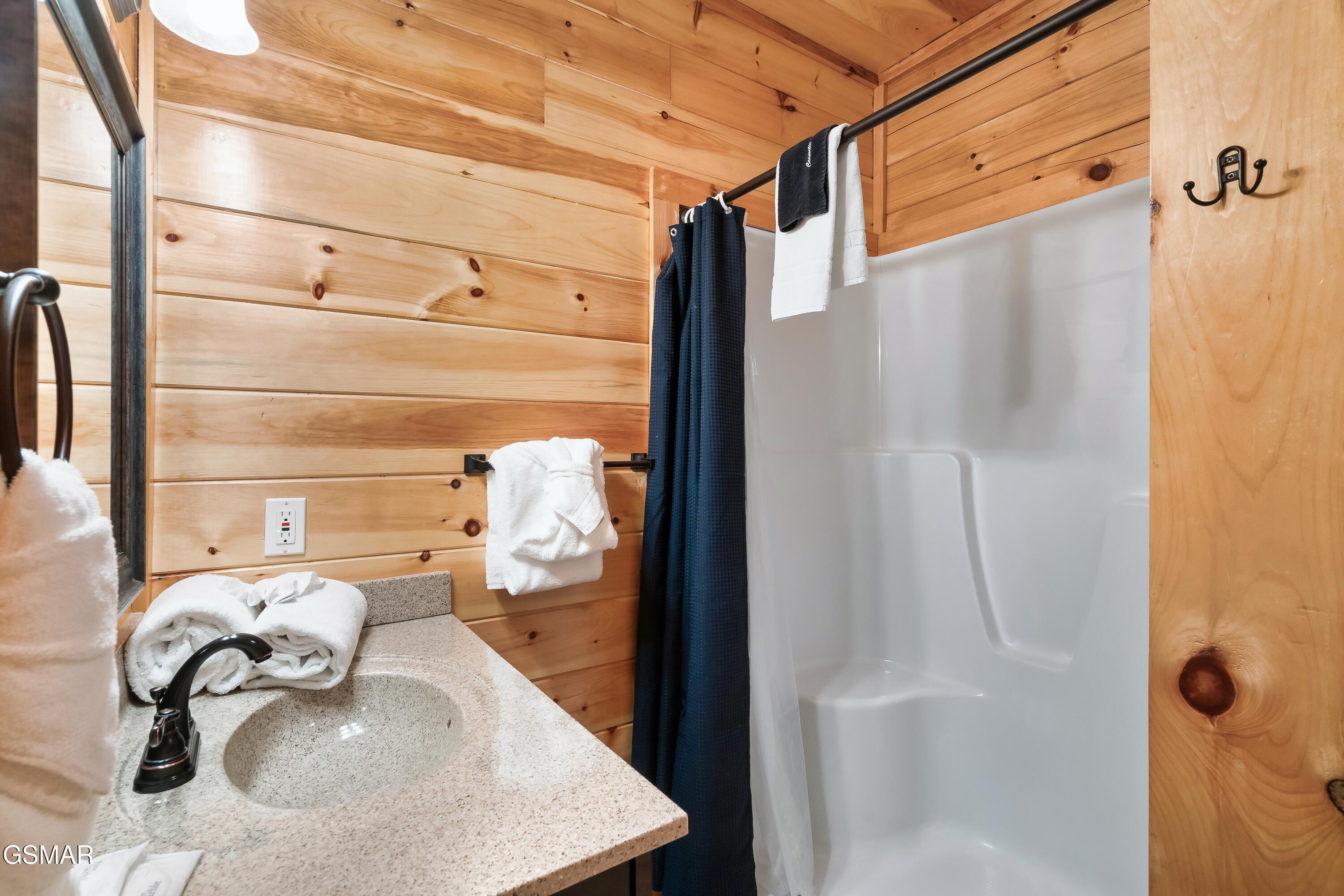 2180 Bear Haven Way Sevierville TN 37862