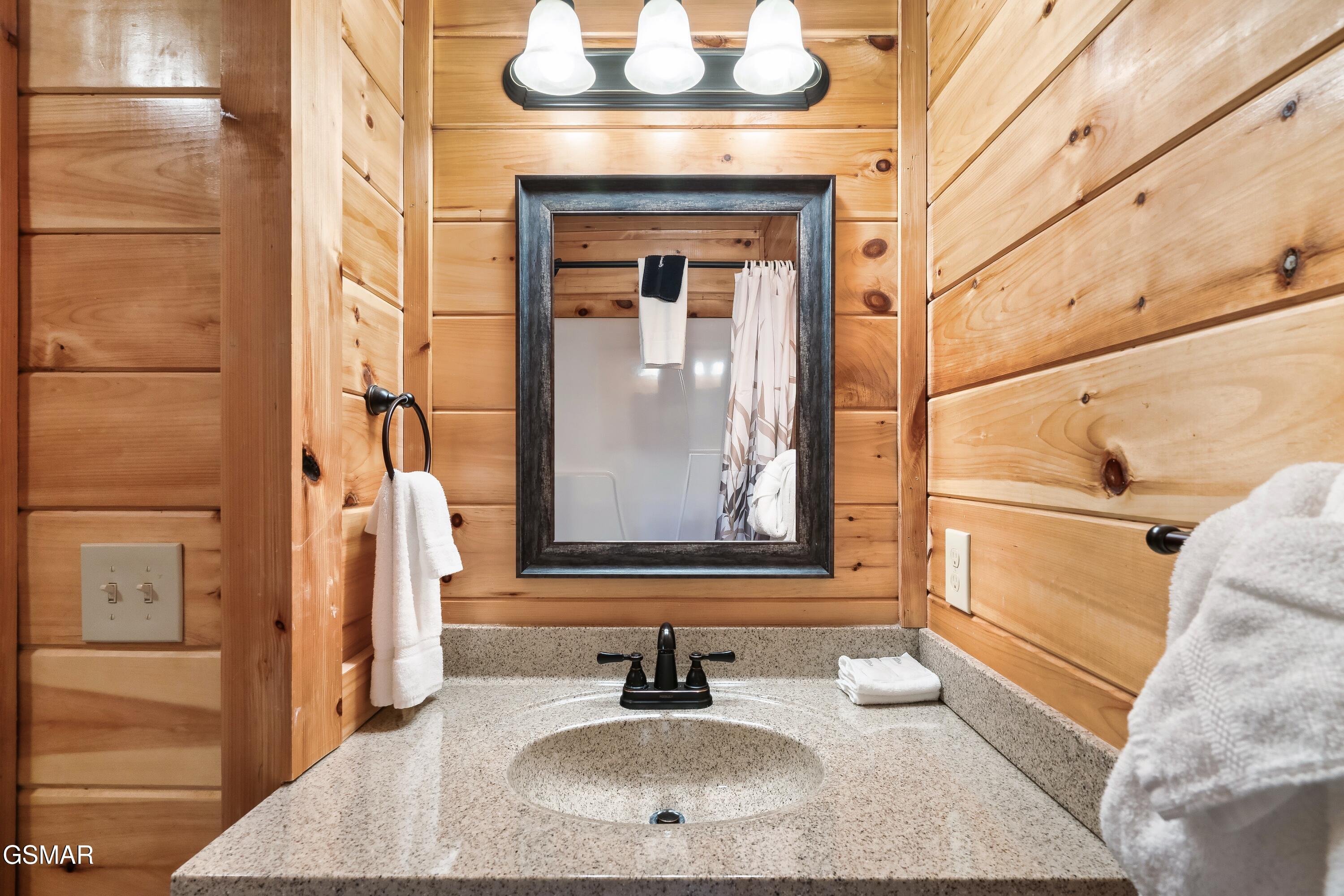 2180 Bear Haven Way Sevierville TN 37862